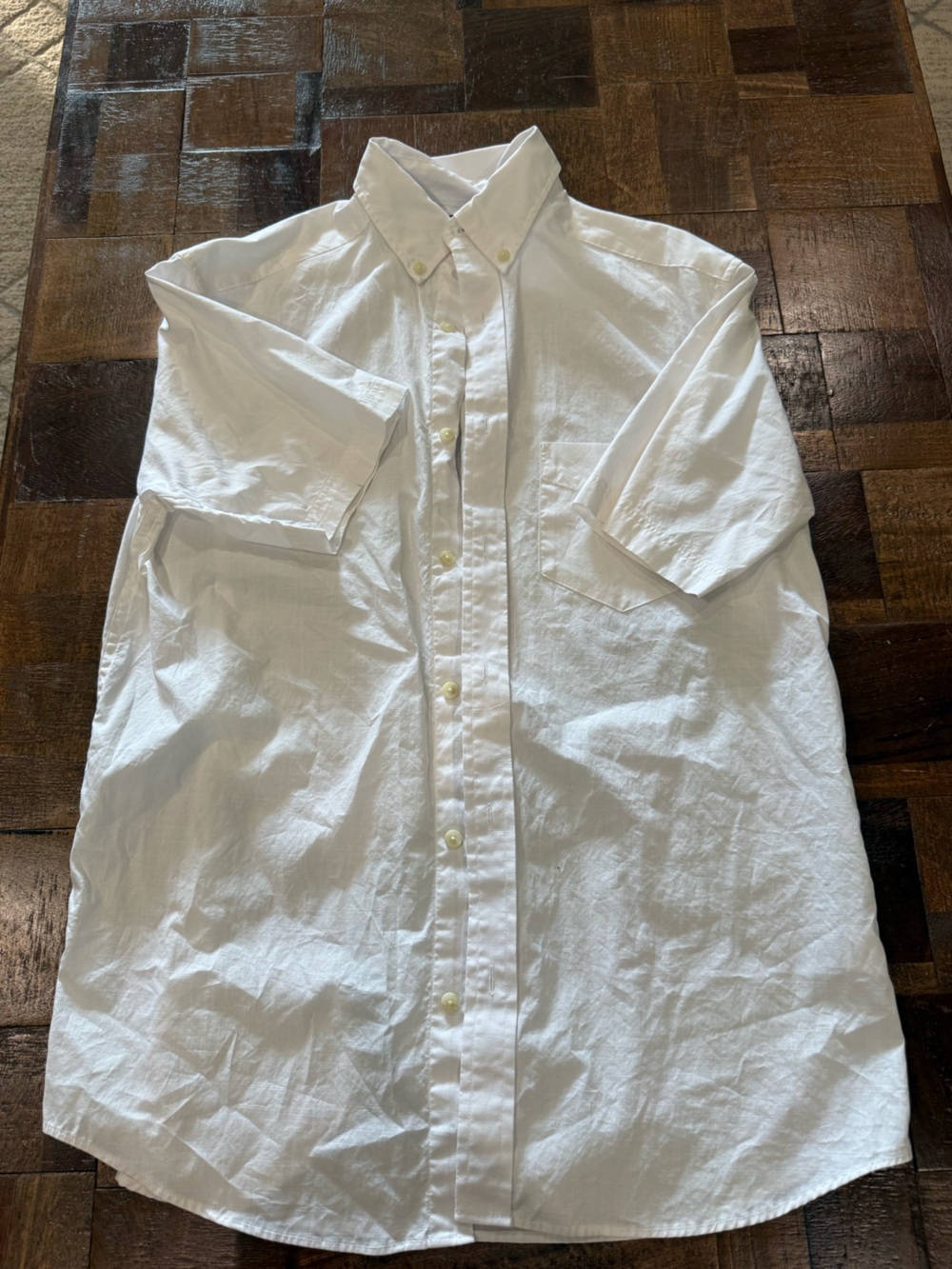 Roundtree & Yorke White Button-Down Short Sleeve Shirt